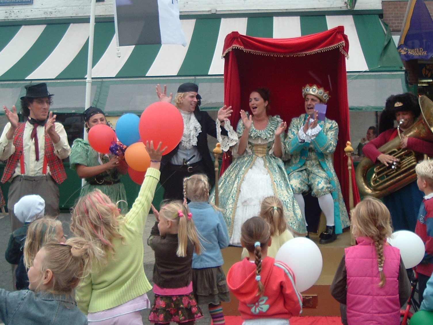 De Theaterstraat, oevral in uw straat theater